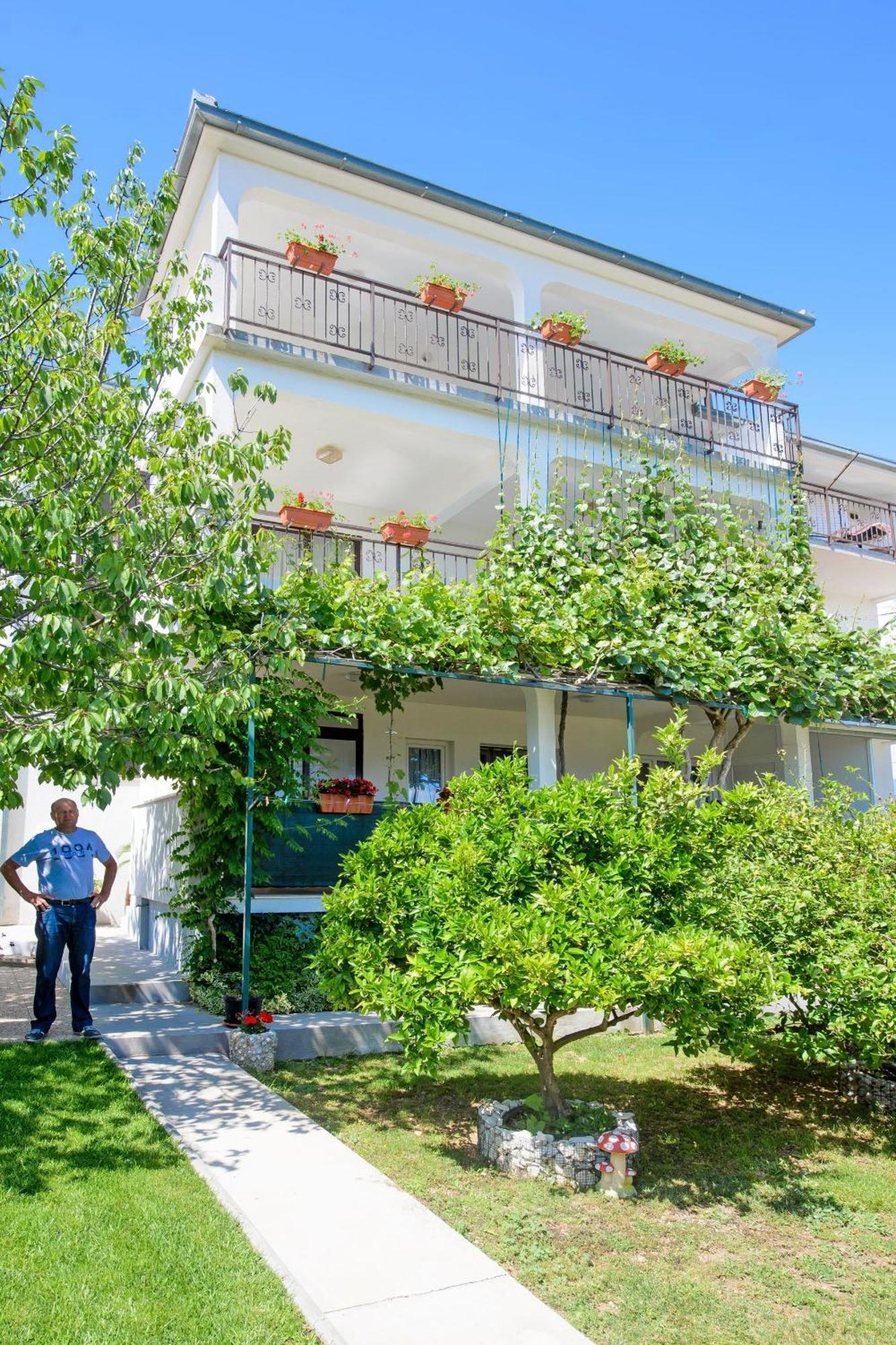 Apartments With A Parking Space Kastel Stafilic, Kastela - 21948 Exterior foto